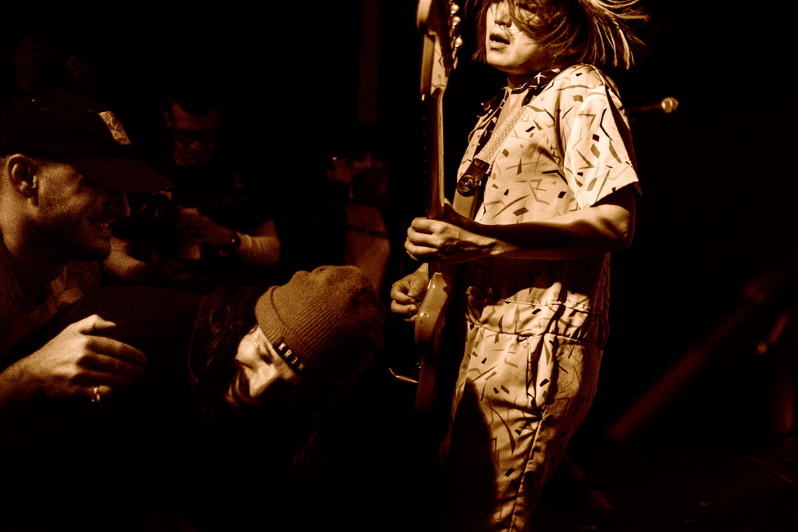 <div class="text"></div>