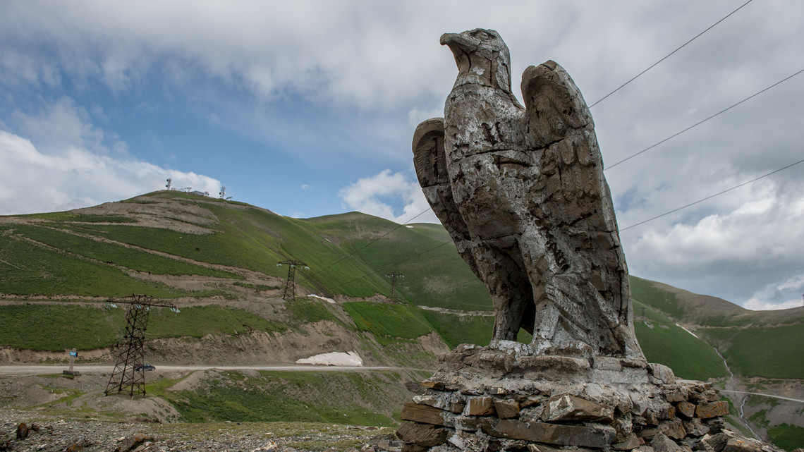 <div class="text"></div>