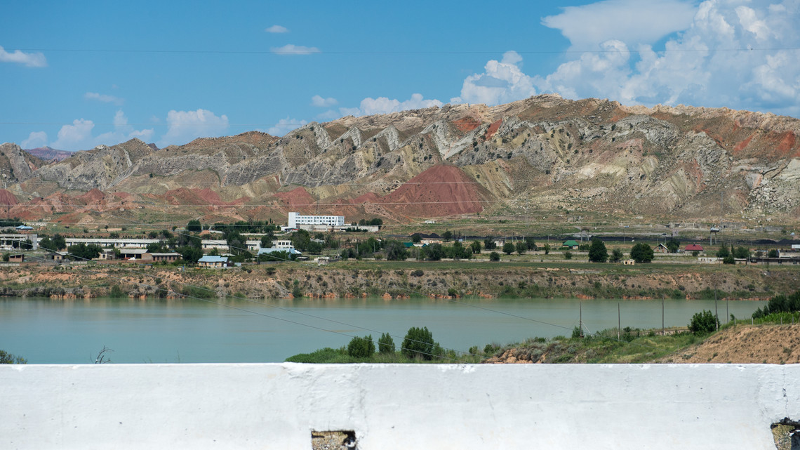 <div class="text">Kirgistan nutzt grosse Mengen Wasser für die eigene Landwirtschaft..</div>