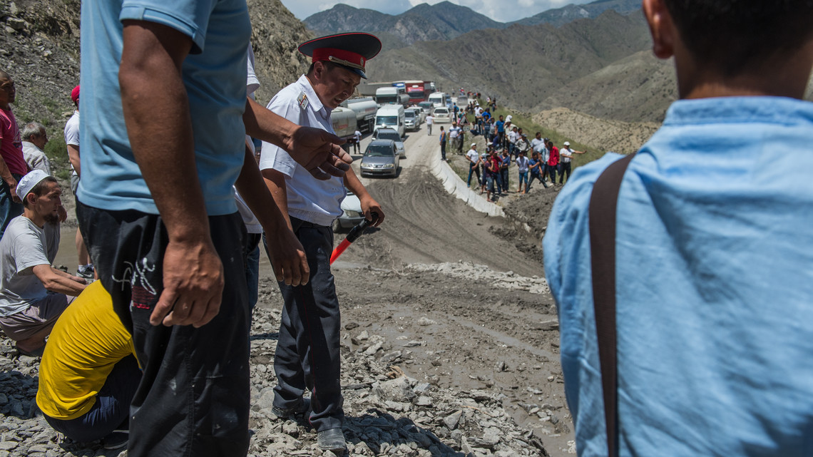 <div class="text"></div>