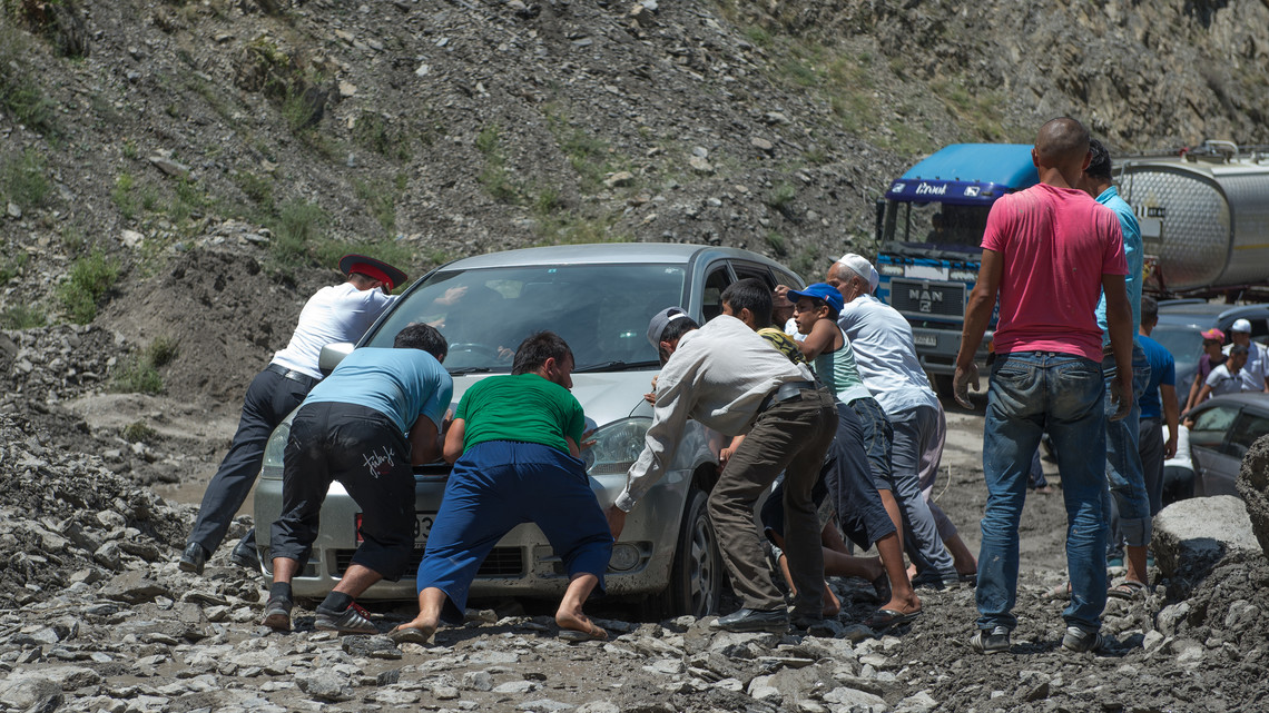 <div class="text"></div>