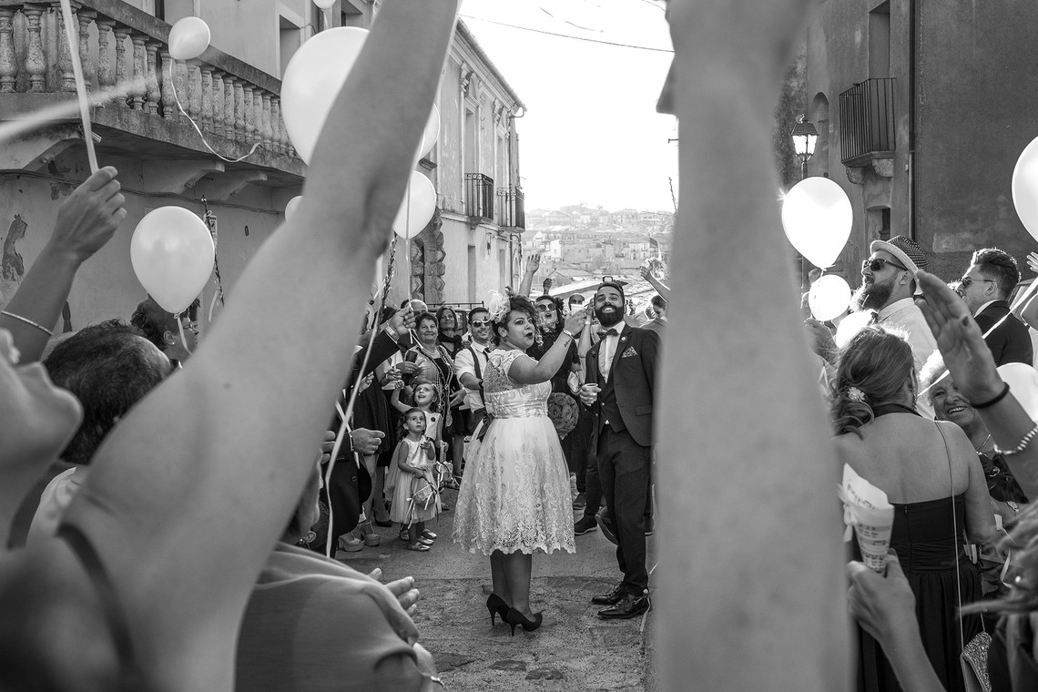 <div class="text"></div>