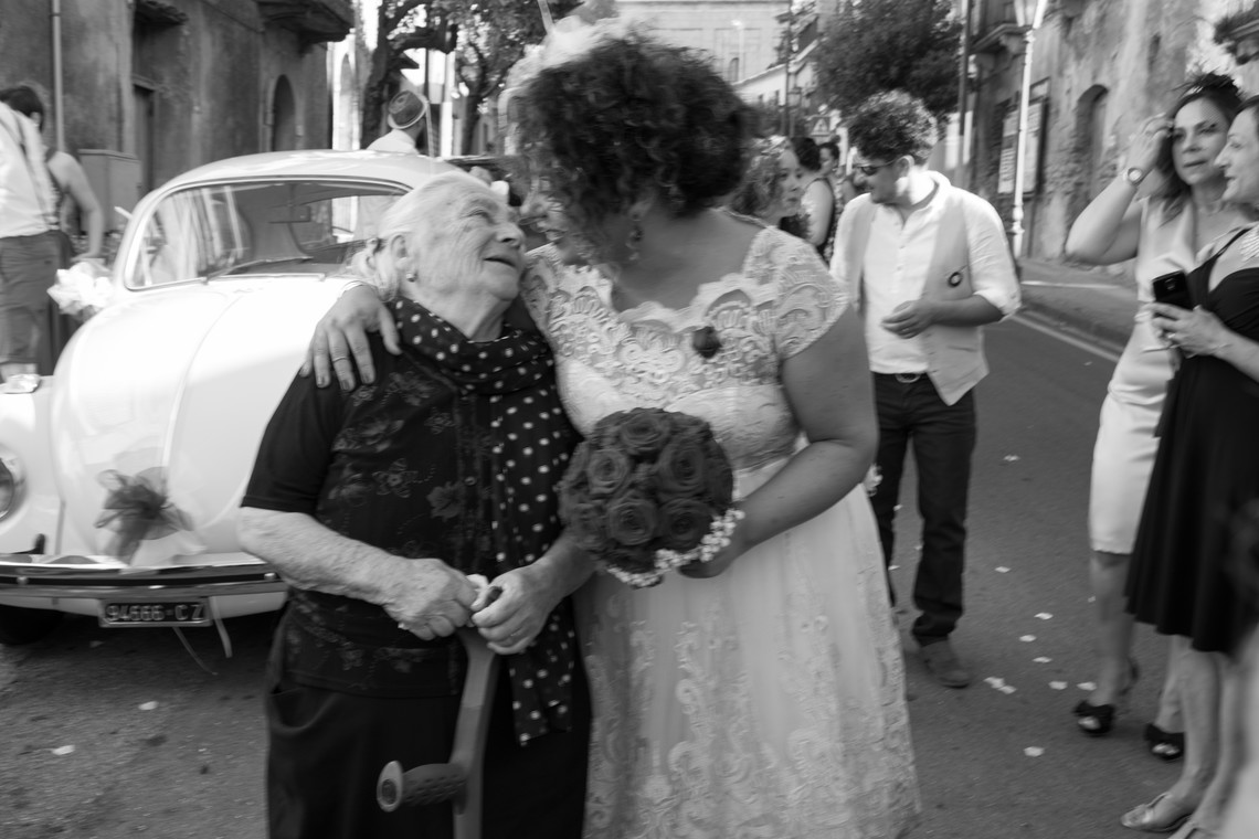 <div class="text"></div>