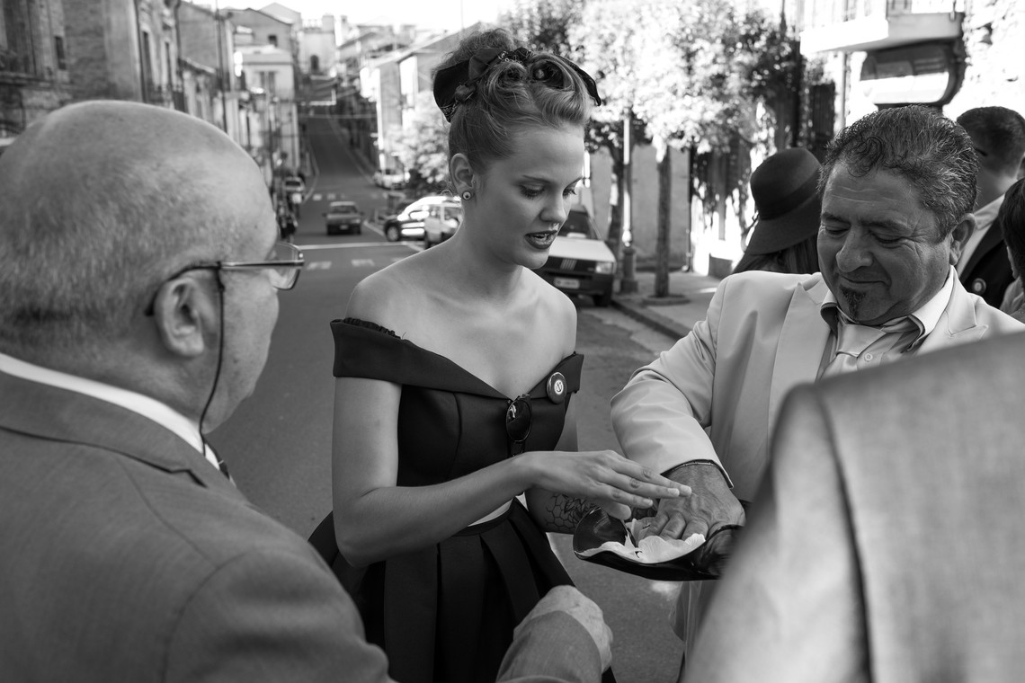 <div class="text"></div>