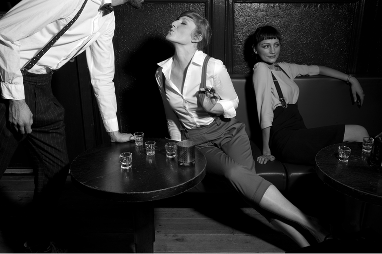 <div class="text">Das Modelabel aus Luzern produziert Kleider und Accessoires im 20er bis 50er Jahre Look.</div>