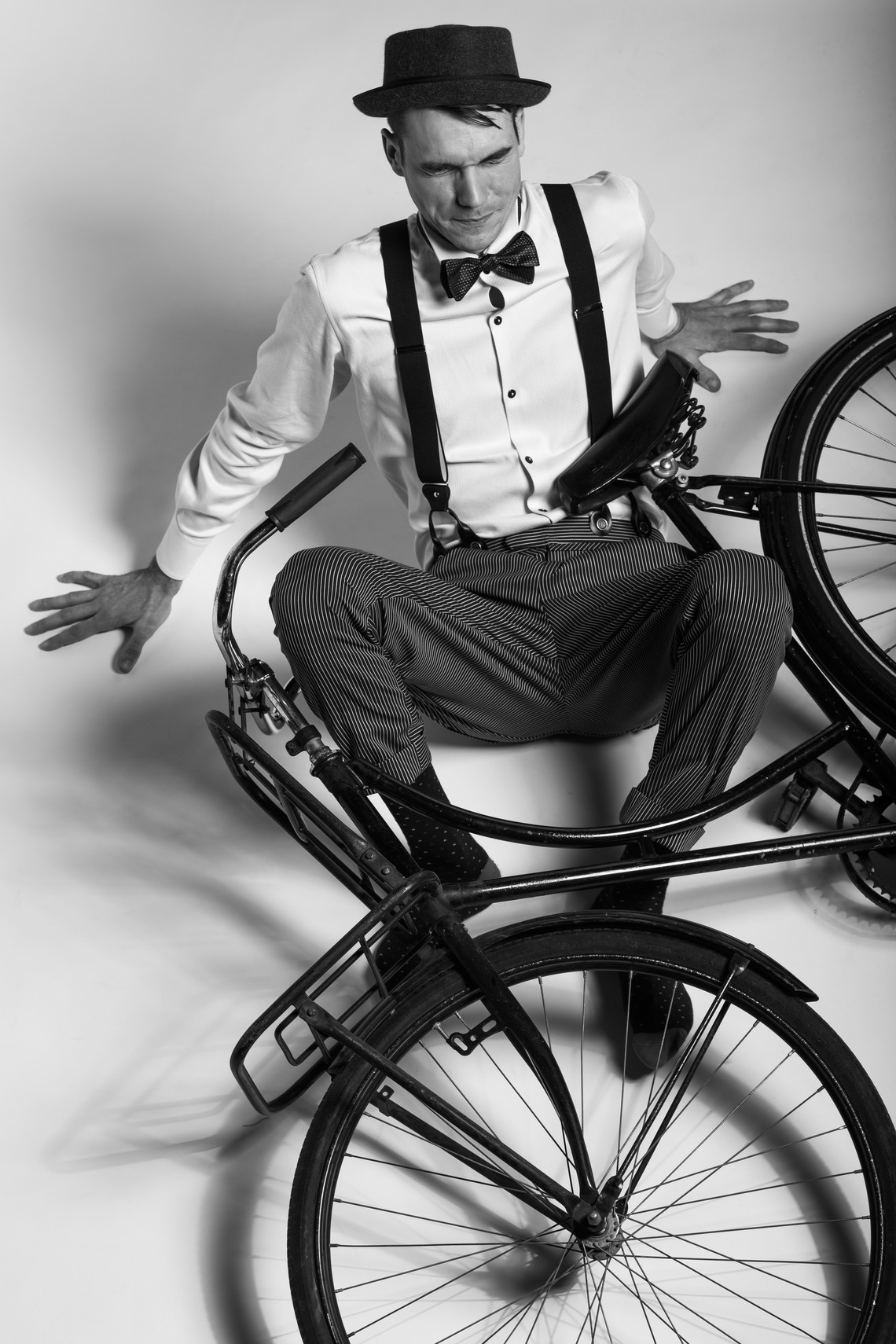 <div class="text"></div>