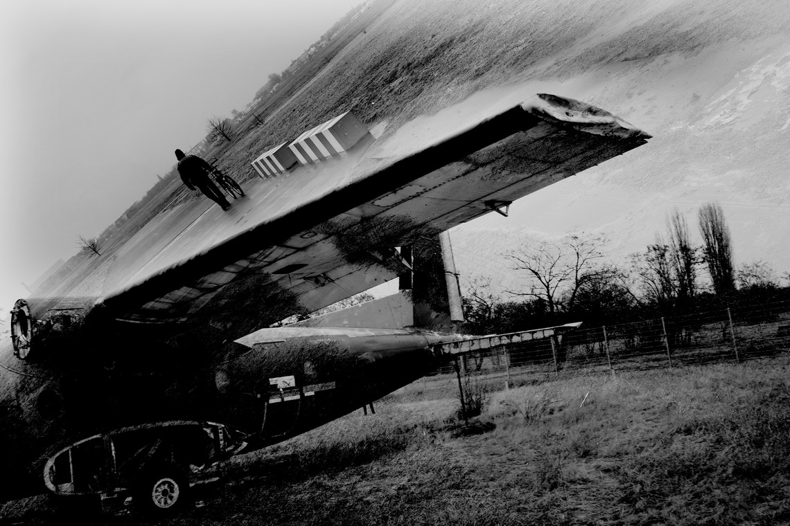 <div class="text"></div>