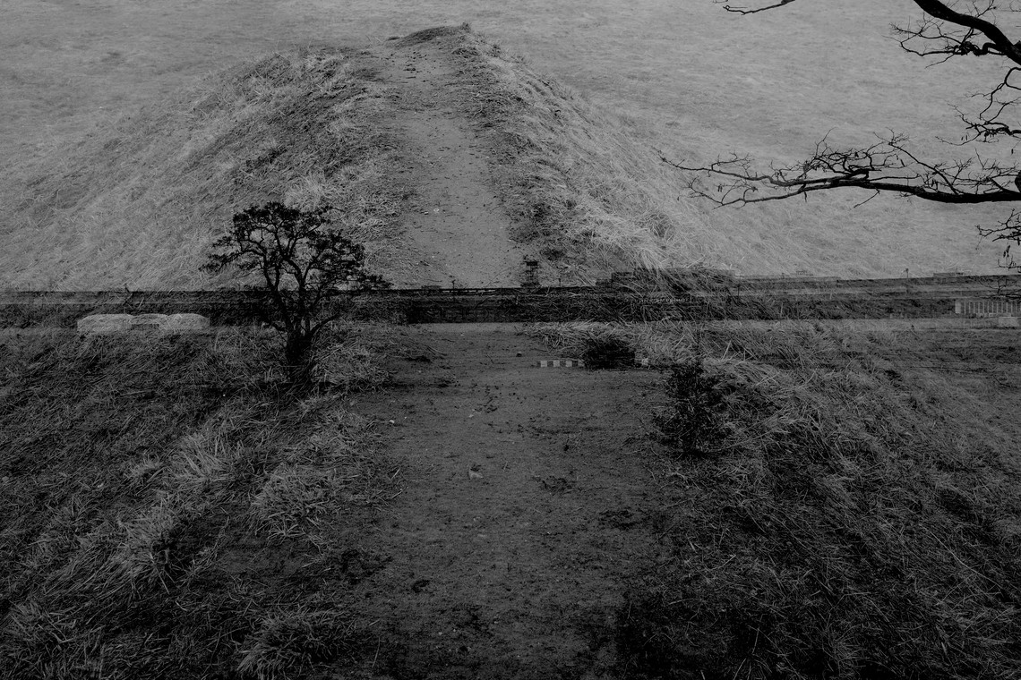 <div class="text"></div>