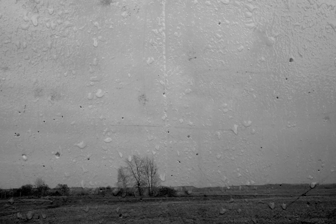 <div class="text"></div>