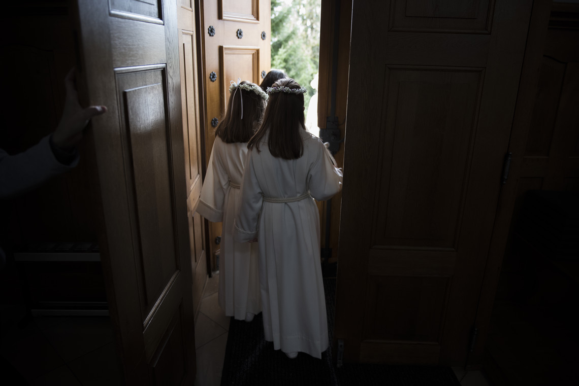 <div class="text"></div>