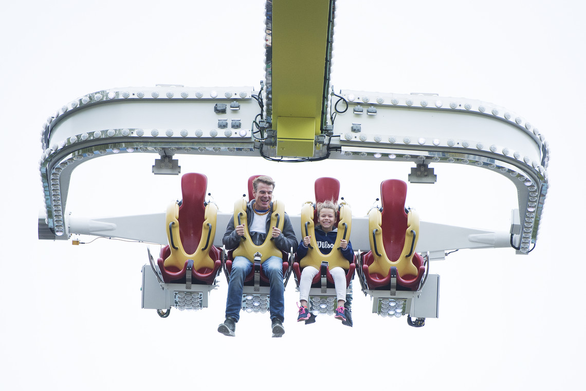 <div class="text"></div>