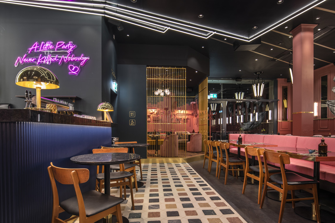 <div class="text"></div>