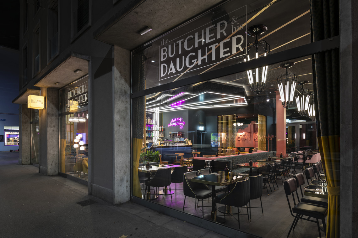 <div class="text"></div>