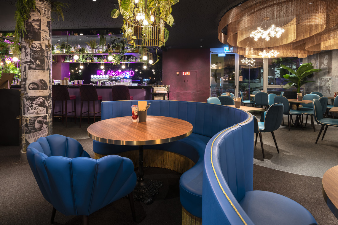 <div class="text"></div>