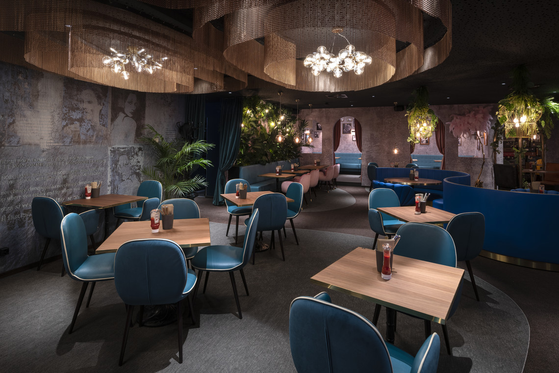 <div class="text"></div>