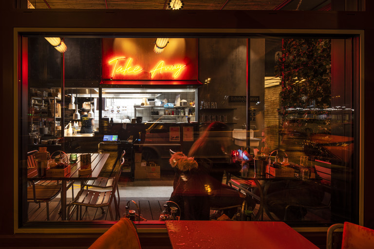 <div class="text">Die Gastronomiekette Fredy Wiesner betreibt in einigen grösseren Schweizer Städten die Restaurants Nooch, Butcher,  The Butcher and his Daughter, Negishi.</div>