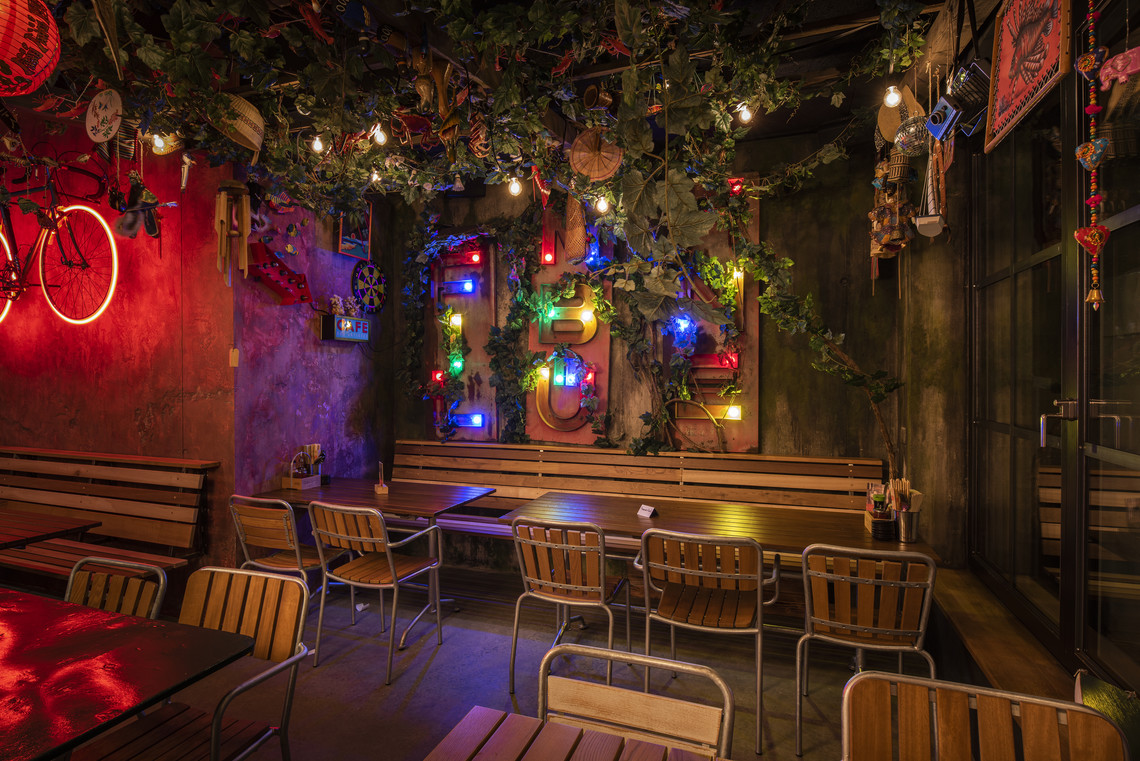 <div class="text"></div>